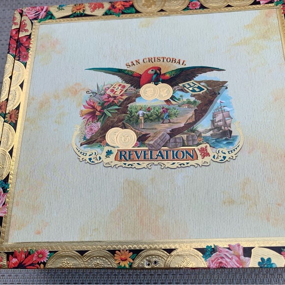 San Cristobal Cigar Box w/Beautiful Graphics 7”x8”x3” Aqua/Cream/Parrot - Picture 5 of 7
